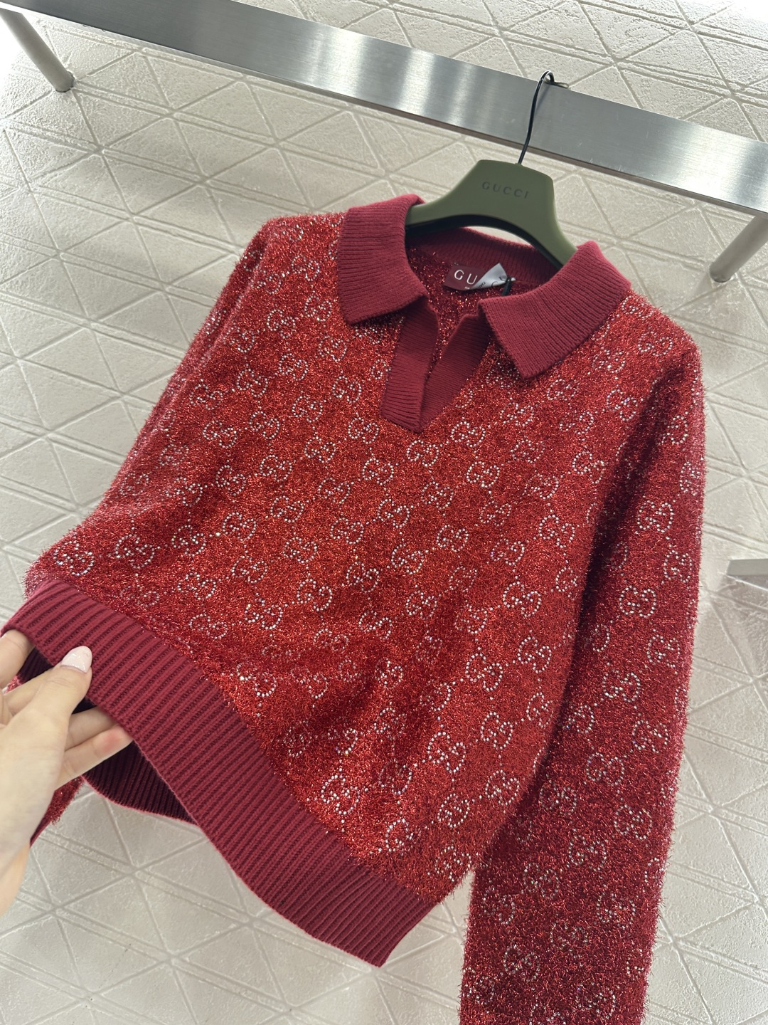 ♥Gucc*♥2026新品上架 烫钻翻领套头毛衣定制YB棉毛纱线织造，质感高级，舒适柔软，翻领半开襟套头