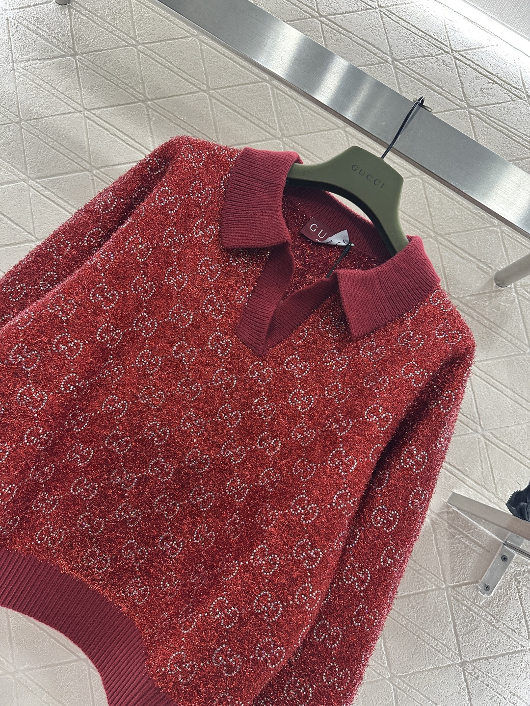 ♥Gucc*♥2026新品上架 烫钻翻领套头毛衣定制YB棉毛纱线织造，质感高级，舒适柔软，翻领半开襟套头