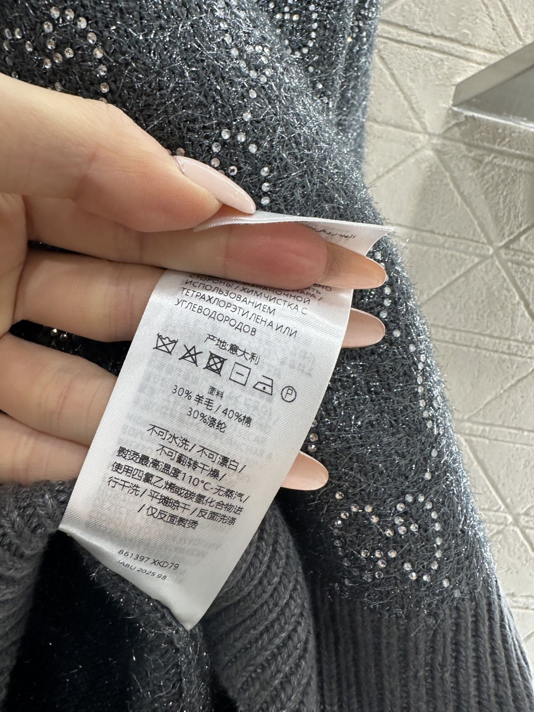 ♥Gucc*♥2026新品上架 烫钻翻领套头毛衣定制YB棉毛纱线织造，质感高级，舒适柔软，翻领半开襟套头