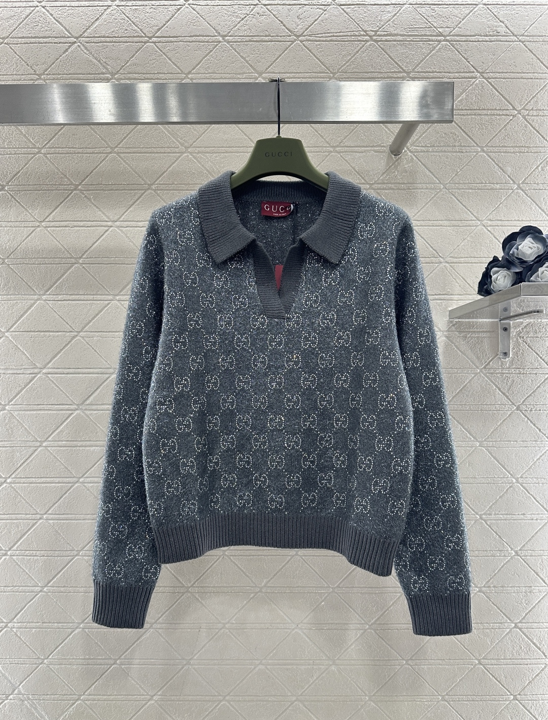 ♥Gucc*♥2026新品上架 烫钻翻领套头毛衣定制YB棉毛纱线织造，质感高级，舒适柔软，翻领半开襟套头
