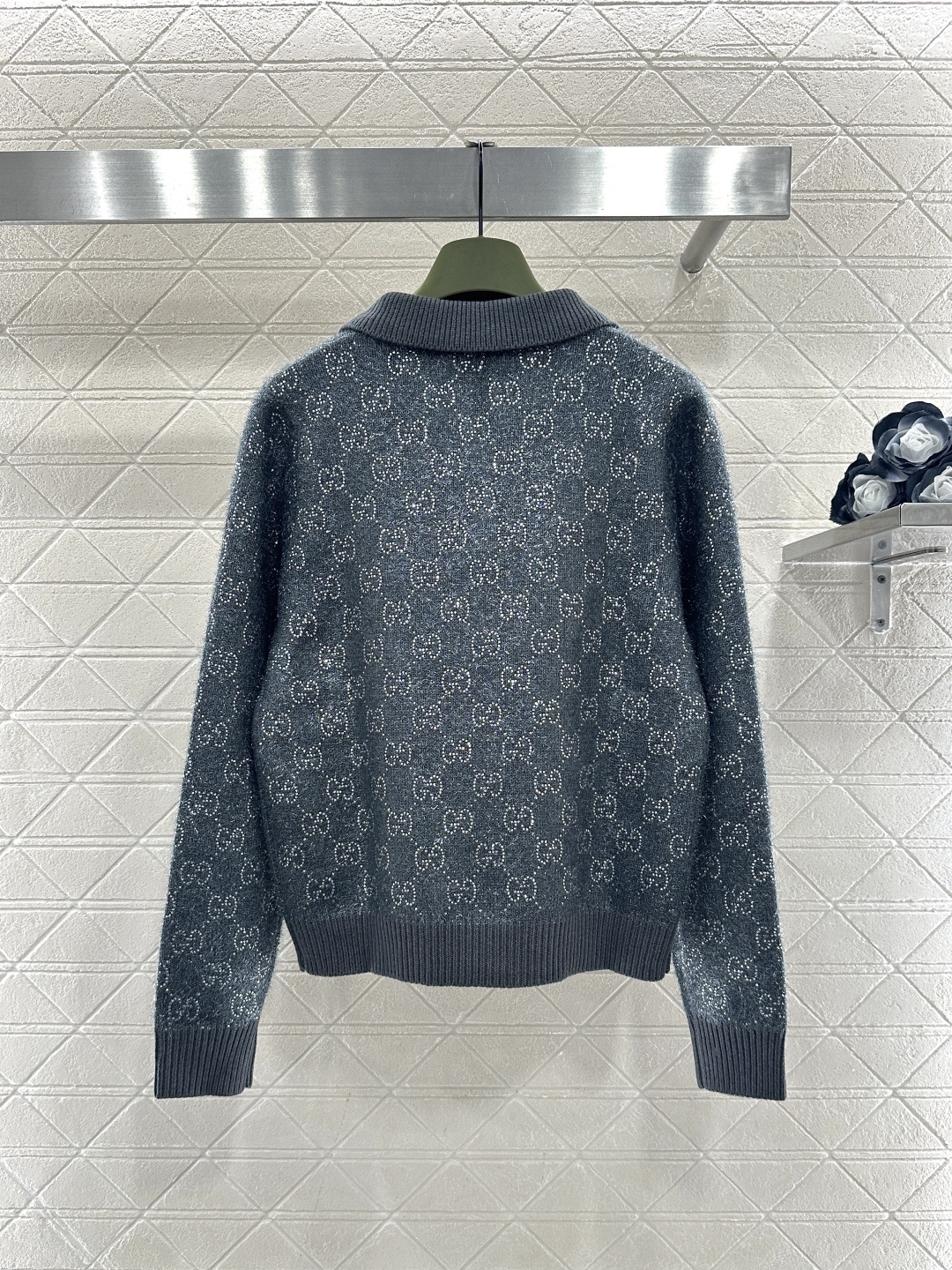 ♥Gucc*♥2026新品上架 烫钻翻领套头毛衣定制YB棉毛纱线织造，质感高级，舒适柔软，翻领半开襟套头