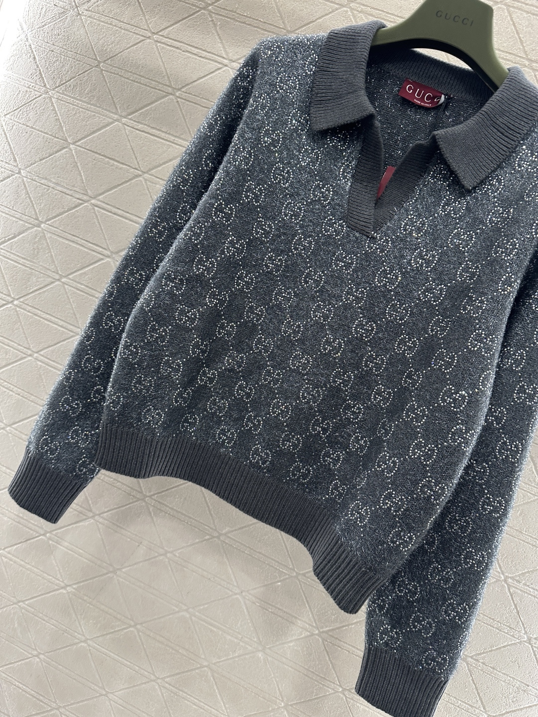 ♥Gucc*♥2026新品上架 烫钻翻领套头毛衣定制YB棉毛纱线织造，质感高级，舒适柔软，翻领半开襟套头