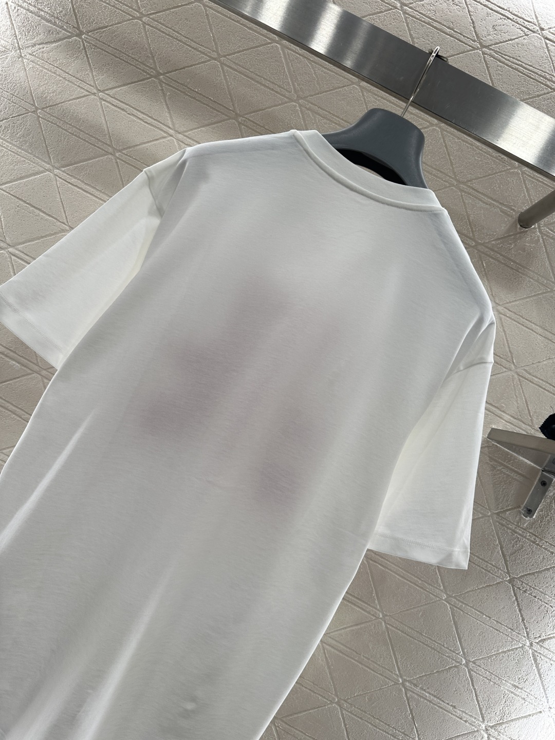 ♥26wh潮牌♥2026新品上架 圆领刺绣毛绒钉珠小熊𝑇𝑒𝑒定制YB原生全棉材质，透气舒适，质感十足，宽