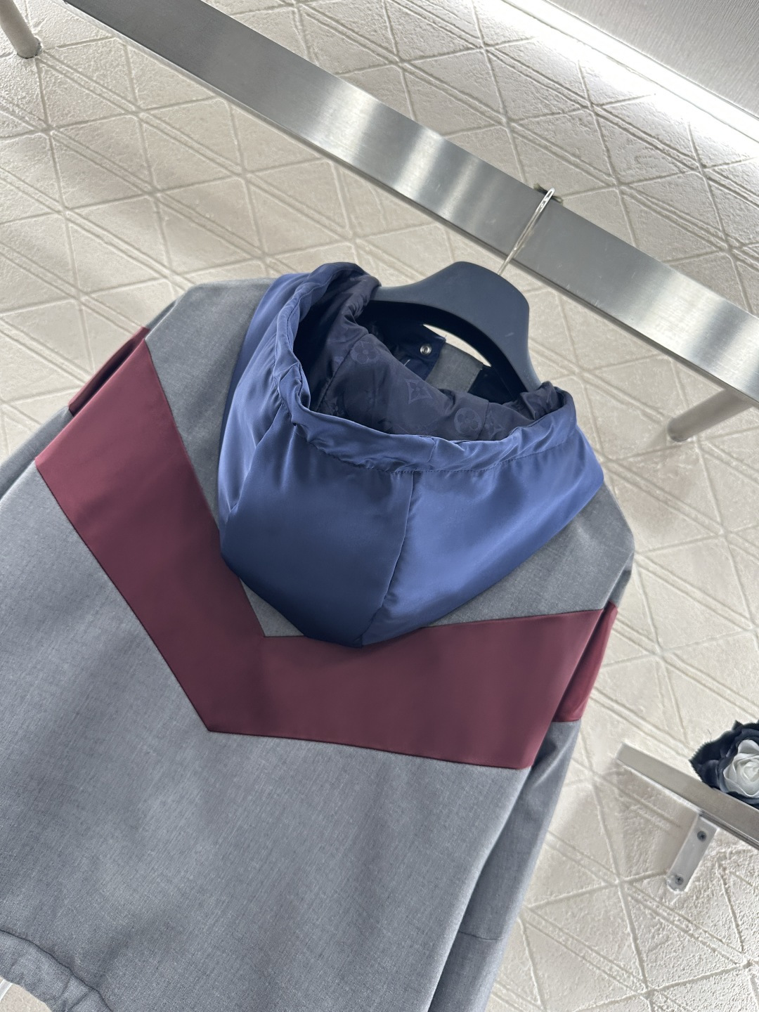 ♥Louis vuitto*♥2026新品上架 连帽拼色拉链外套长裤套装定制YB进口材质，质感光泽，垂顺