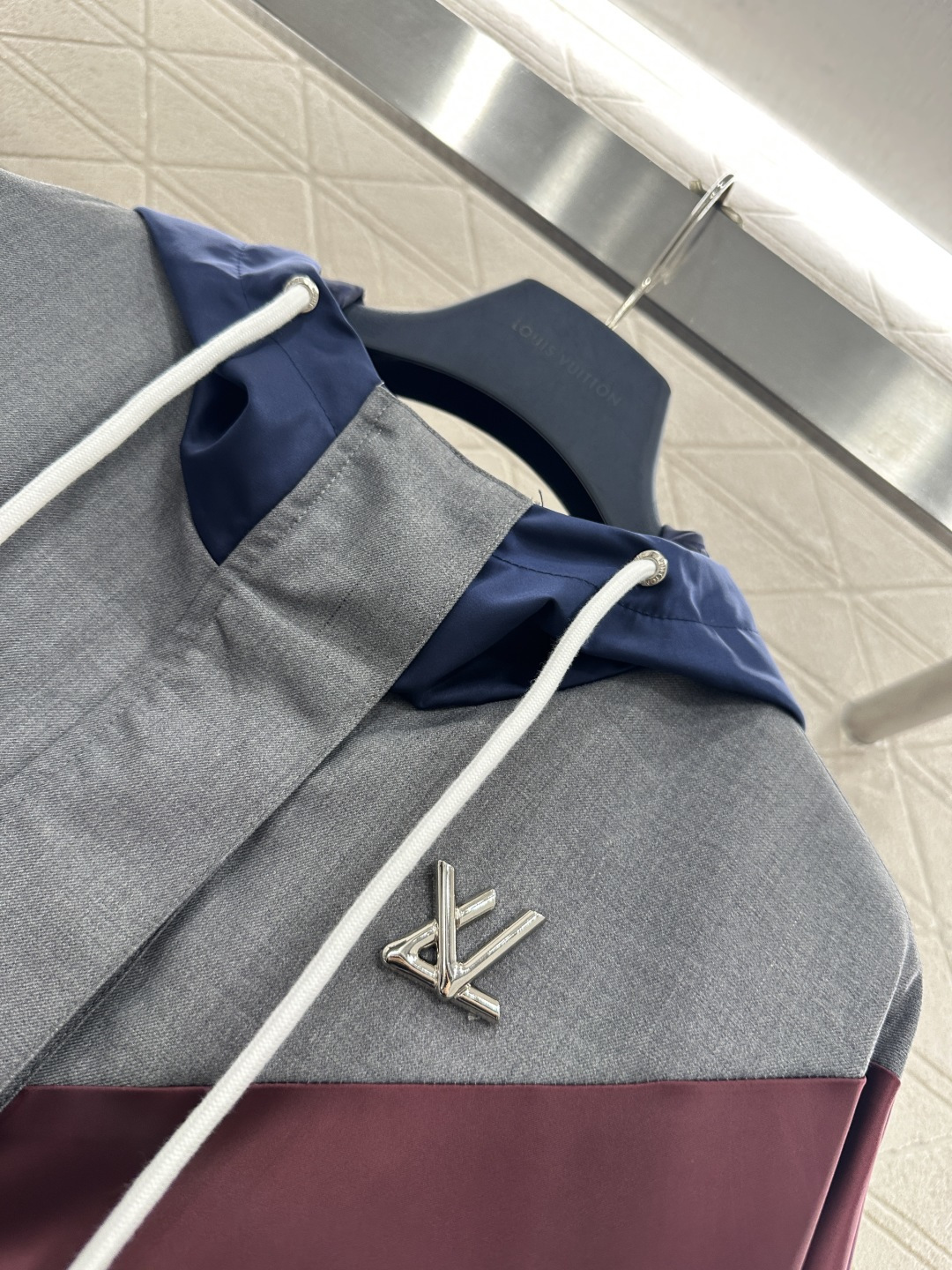 ♥Louis vuitto*♥2026新品上架 连帽拼色拉链外套长裤套装定制YB进口材质，质感光泽，垂顺