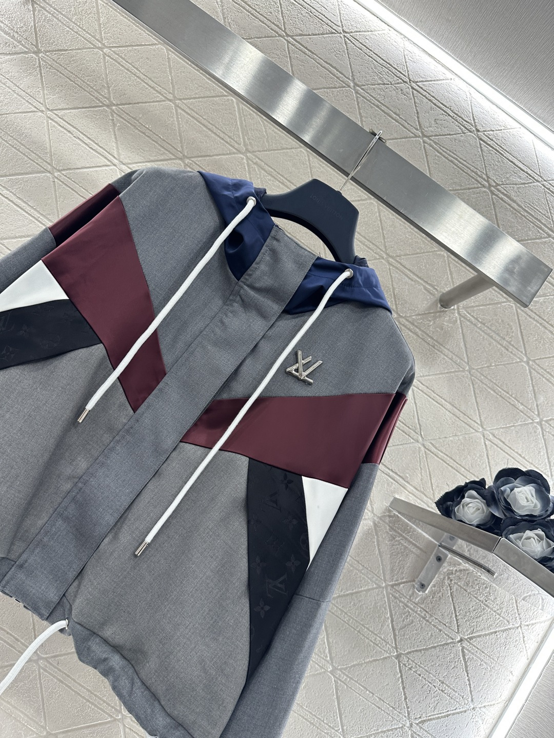 ♥Louis vuitto*♥2026新品上架 连帽拼色拉链外套长裤套装定制YB进口材质，质感光泽，垂顺