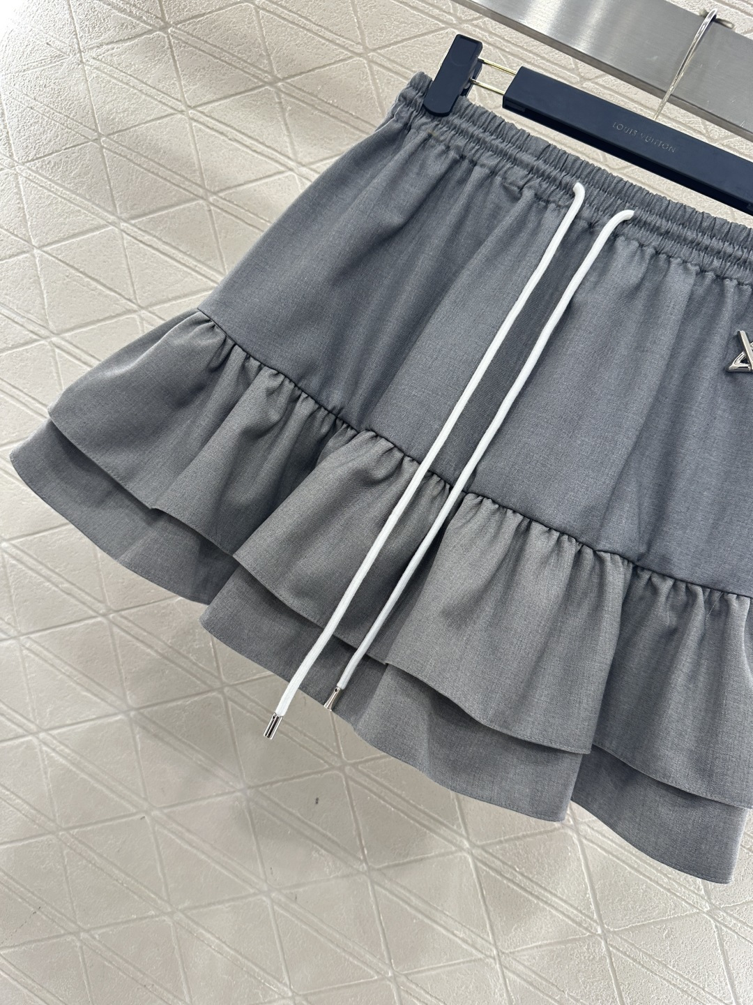 ♥Louis vuitto*♥2026新品上架 连帽拼色拉链外套短裙套装定制YB进口材质，质感光泽，垂顺