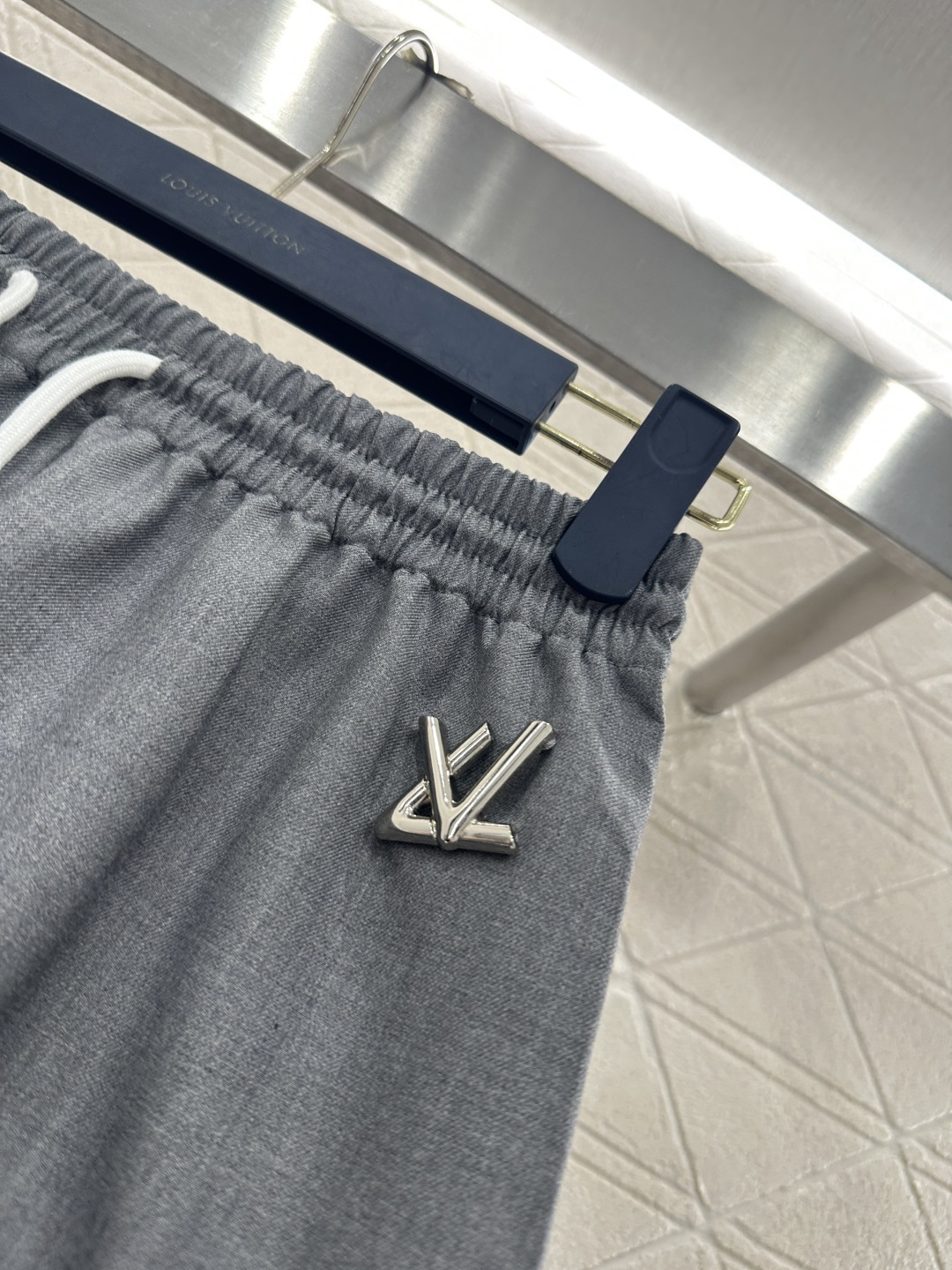 ♥Louis vuitto*♥2026新品上架 连帽拼色拉链外套短裙套装定制YB进口材质，质感光泽，垂顺