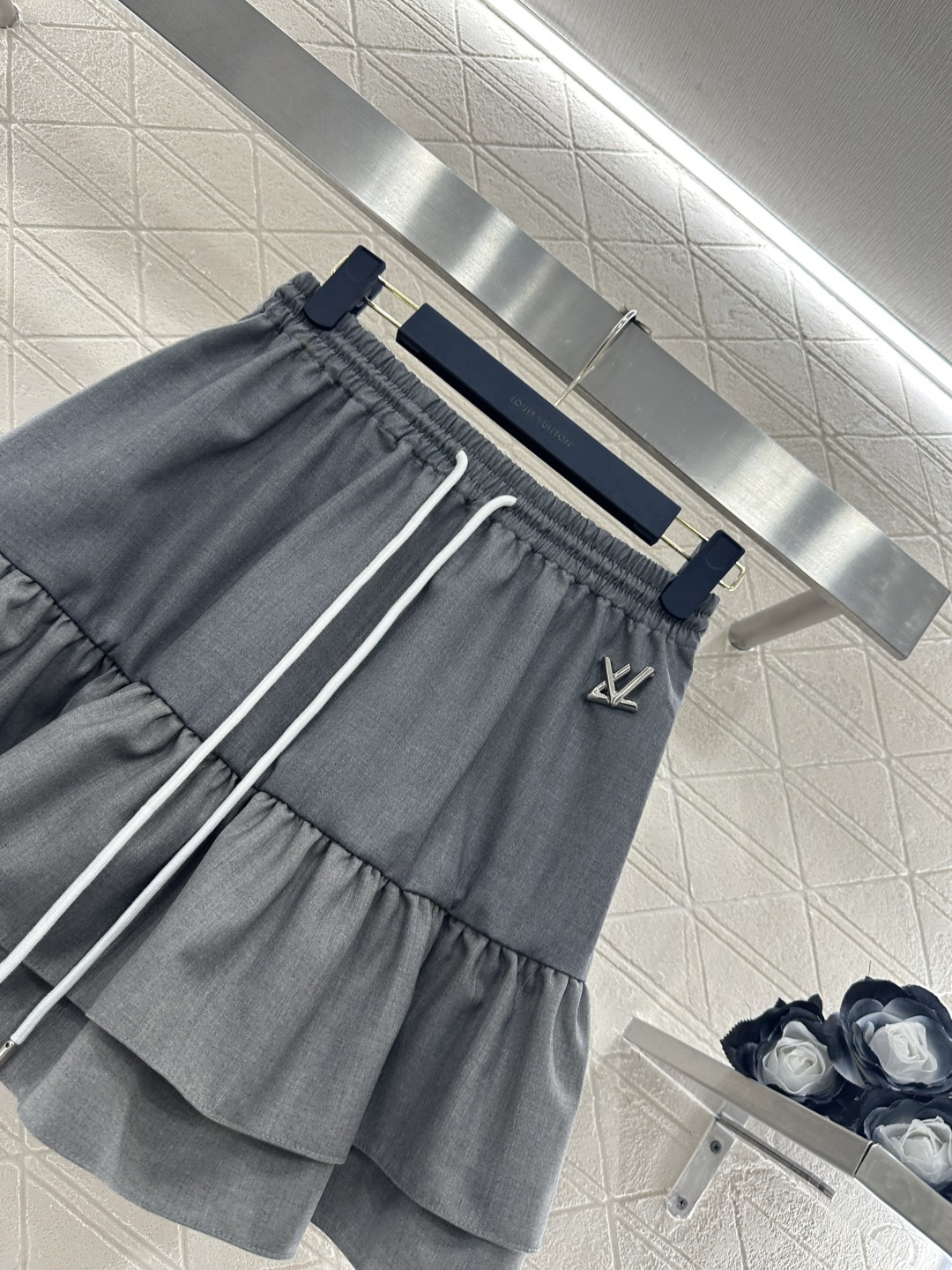 ♥Louis vuitto*♥2026新品上架 连帽拼色拉链外套短裙套装定制YB进口材质，质感光泽，垂顺