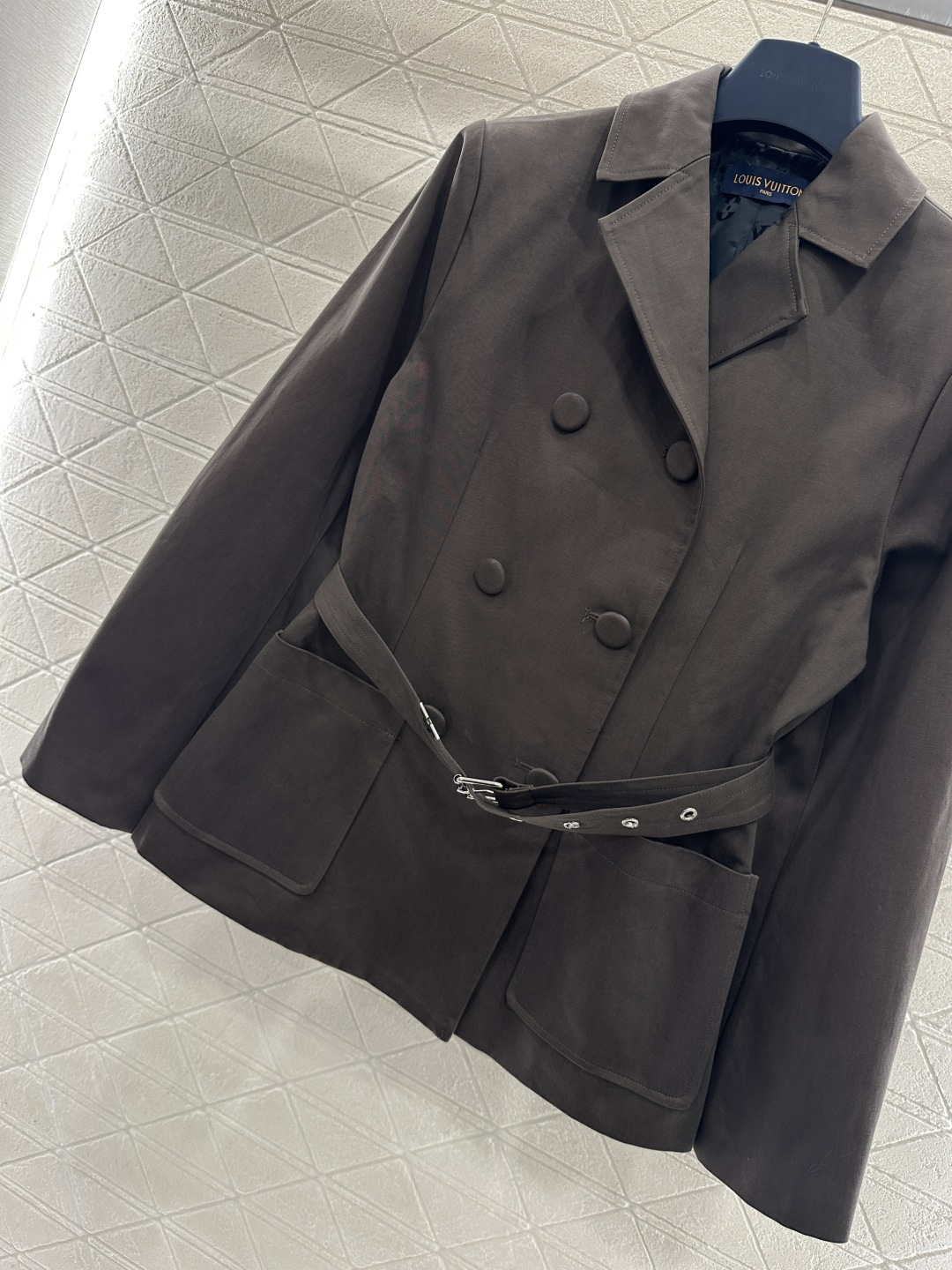 ♥Louis vuitto*♥2026新品上架 翻领西装腰带压褶短裙套装定制YB进口斜纹全棉材质，质感上