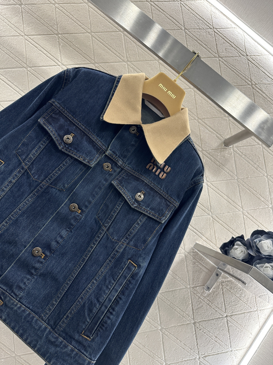 ♥Miumi*♥2026新品上架拼接翻领牛仔外套长裤套装定制YB斜纹全棉牛仔材质，质感细腻，穿搭有型，深