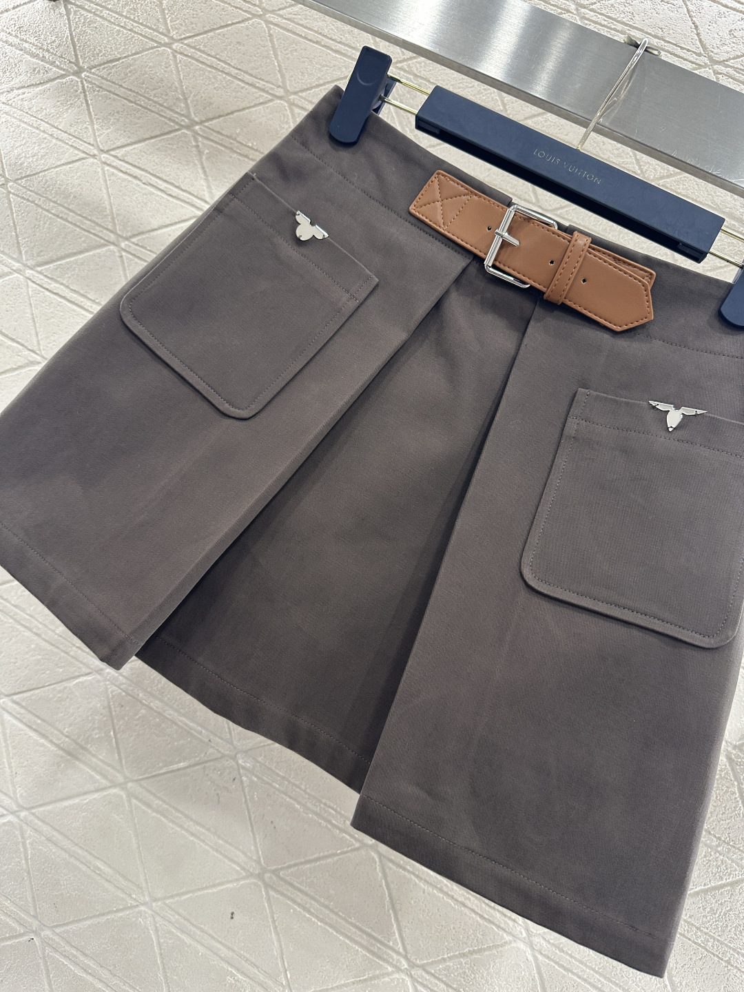 ♥Louis vuitto*♥2026新品上架 翻领西装腰带压褶短裙套装定制YB进口斜纹全棉材质，质感上