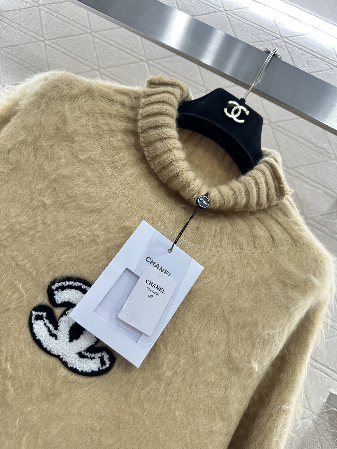 ♥Chane*♥2026新品上架 高领字母套头毛衣定制YB羊毛纱线织造，质感细腻，舒适保暖，高领套头针织