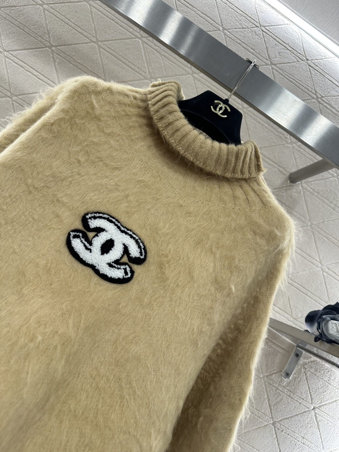 ♥Chane*♥2026新品上架 高领字母套头毛衣定制YB羊毛纱线织造，质感细腻，舒适保暖，高领套头针织