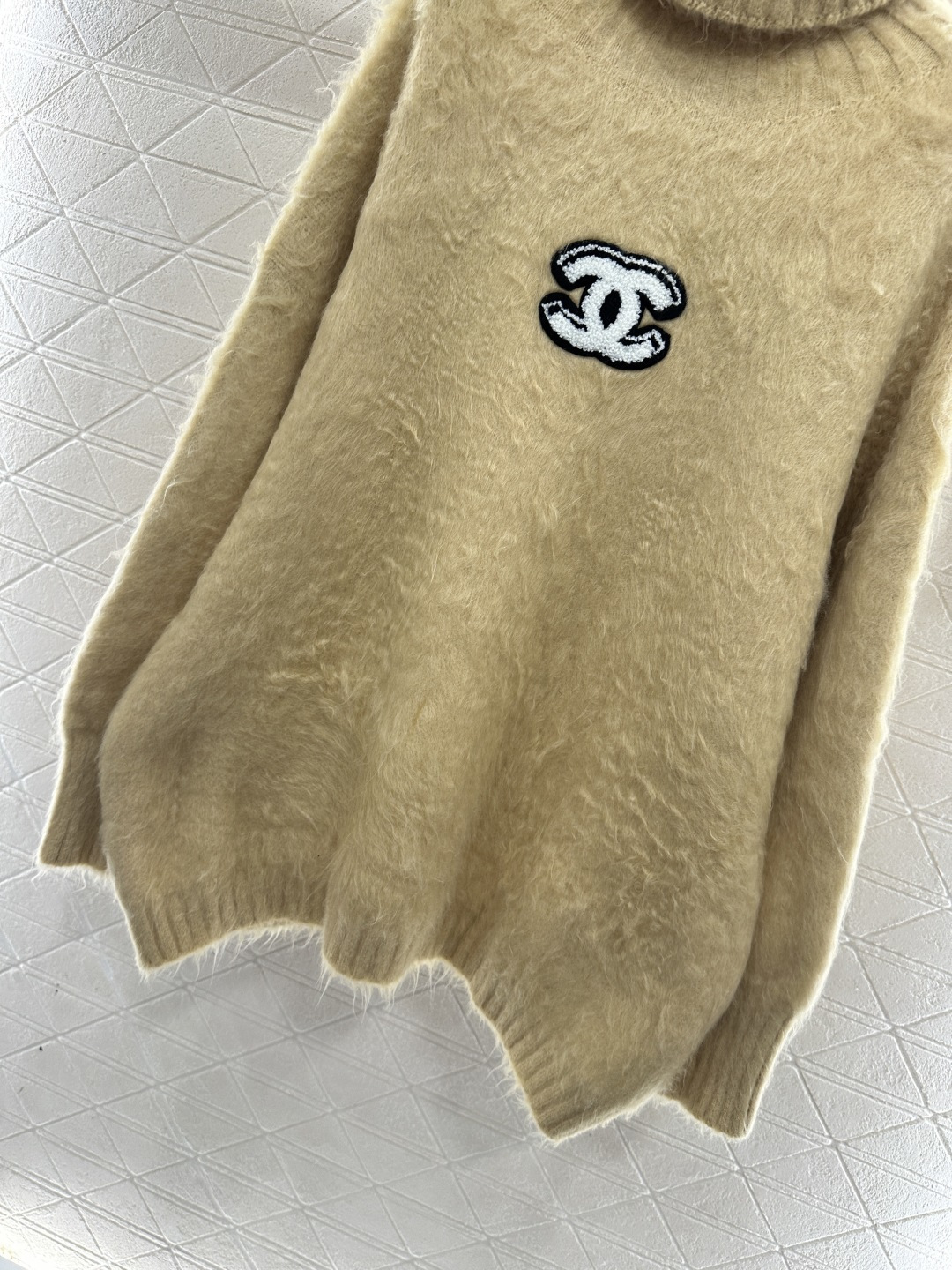 ♥Chane*♥2026新品上架 高领字母套头毛衣定制YB羊毛纱线织造，质感细腻，舒适保暖，高领套头针织