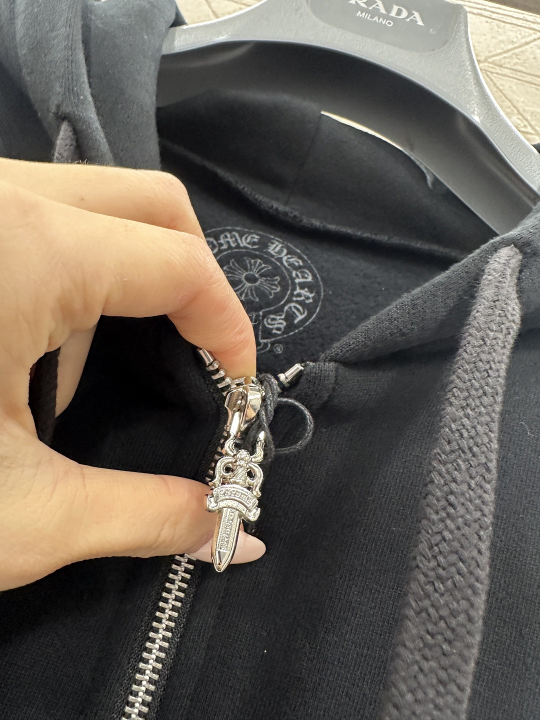 ♥Chrome hear*♥2026新品上架 十字架连帽抽绳卫衣外套定制YB原生全棉材质，穿搭舒适，质感