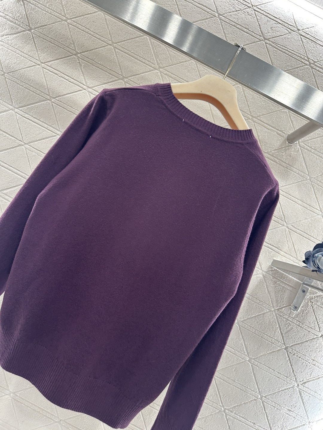 ♥Miumi*♥2026新品上架 圆领针织套头毛衣定制YB羊毛纱线织造，质感细腻，穿搭舒适，圆领针织套头