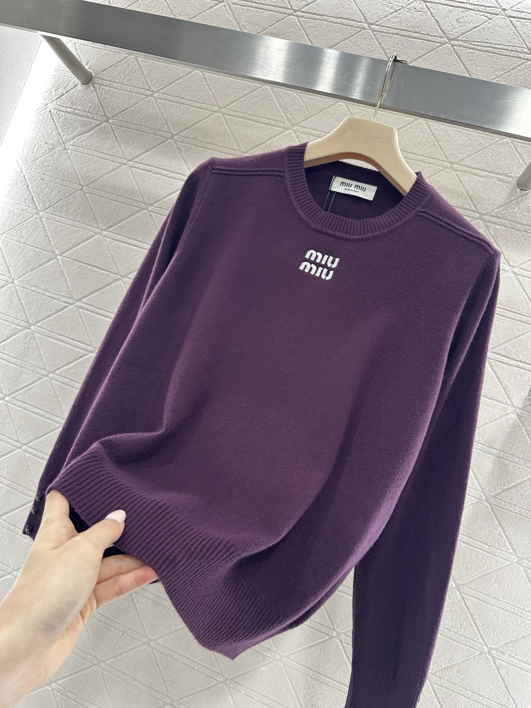 ♥Miumi*♥2026新品上架 圆领针织套头毛衣定制YB羊毛纱线织造，质感细腻，穿搭舒适，圆领针织套头