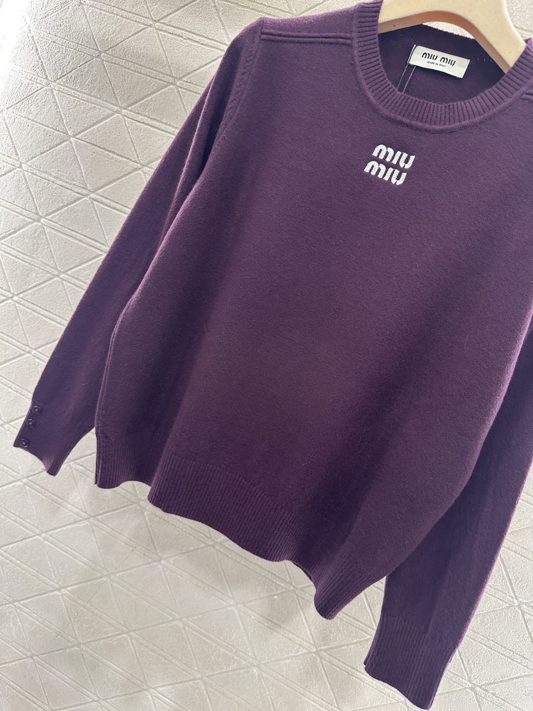 ♥Miumi*♥2026新品上架 圆领针织套头毛衣定制YB羊毛纱线织造，质感细腻，穿搭舒适，圆领针织套头