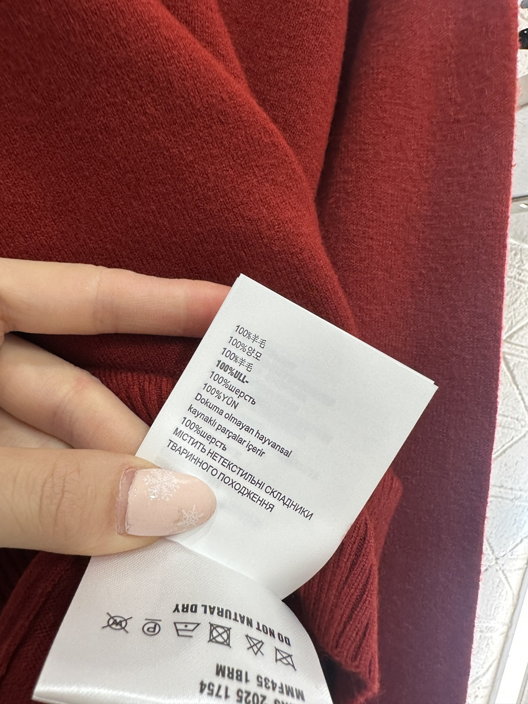 ♥Miumi*♥2026新品上架 圆领针织套头毛衣定制YB羊毛纱线织造，质感细腻，穿搭舒适，圆领针织套头