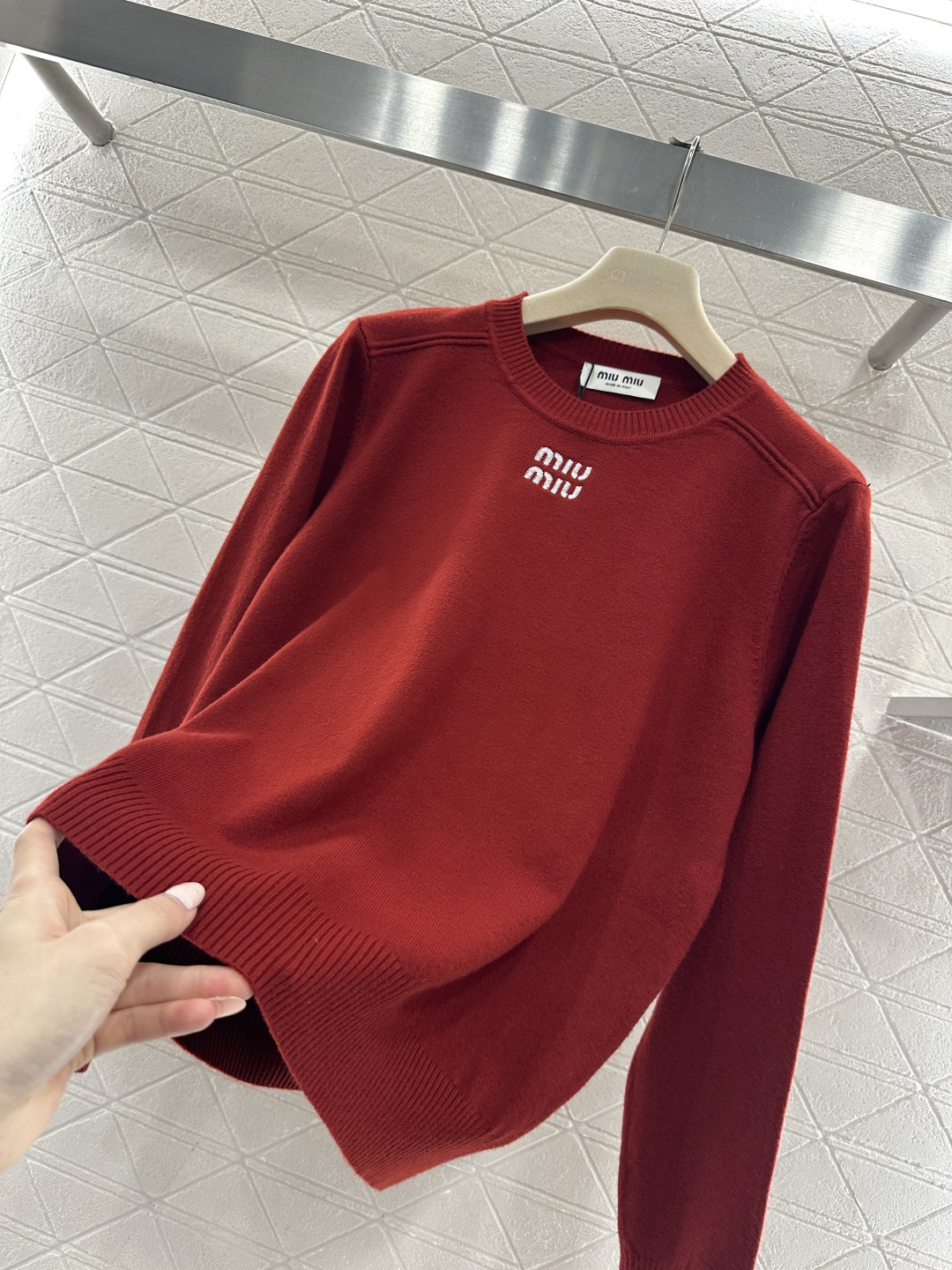 ♥Miumi*♥2026新品上架 圆领针织套头毛衣定制YB羊毛纱线织造，质感细腻，穿搭舒适，圆领针织套头