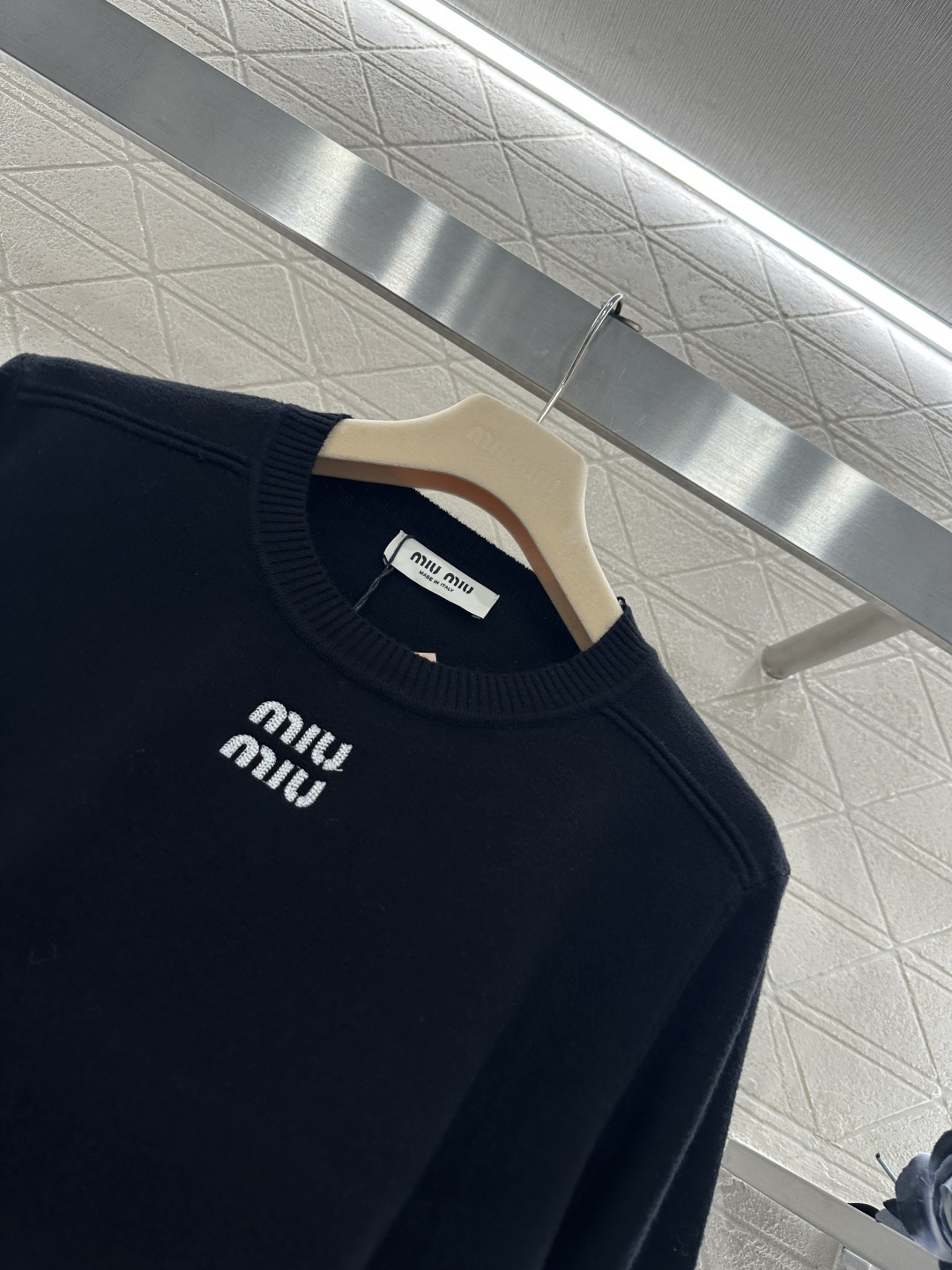 ♥Miumi*♥2026新品上架 圆领针织套头毛衣定制YB羊毛纱线织造，质感细腻，穿搭舒适，圆领针织套头