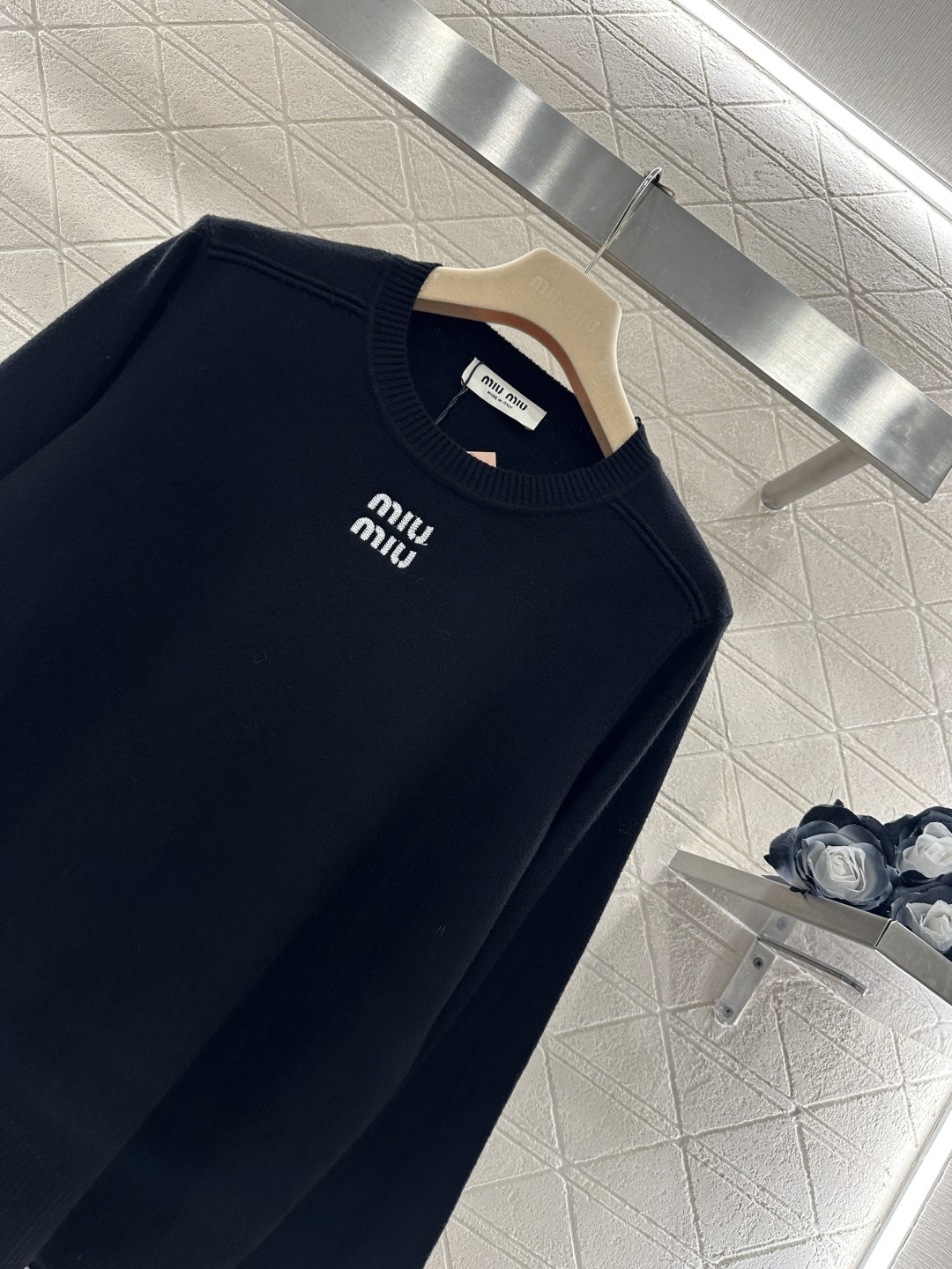 ♥Miumi*♥2026新品上架 圆领针织套头毛衣定制YB羊毛纱线织造，质感细腻，穿搭舒适，圆领针织套头