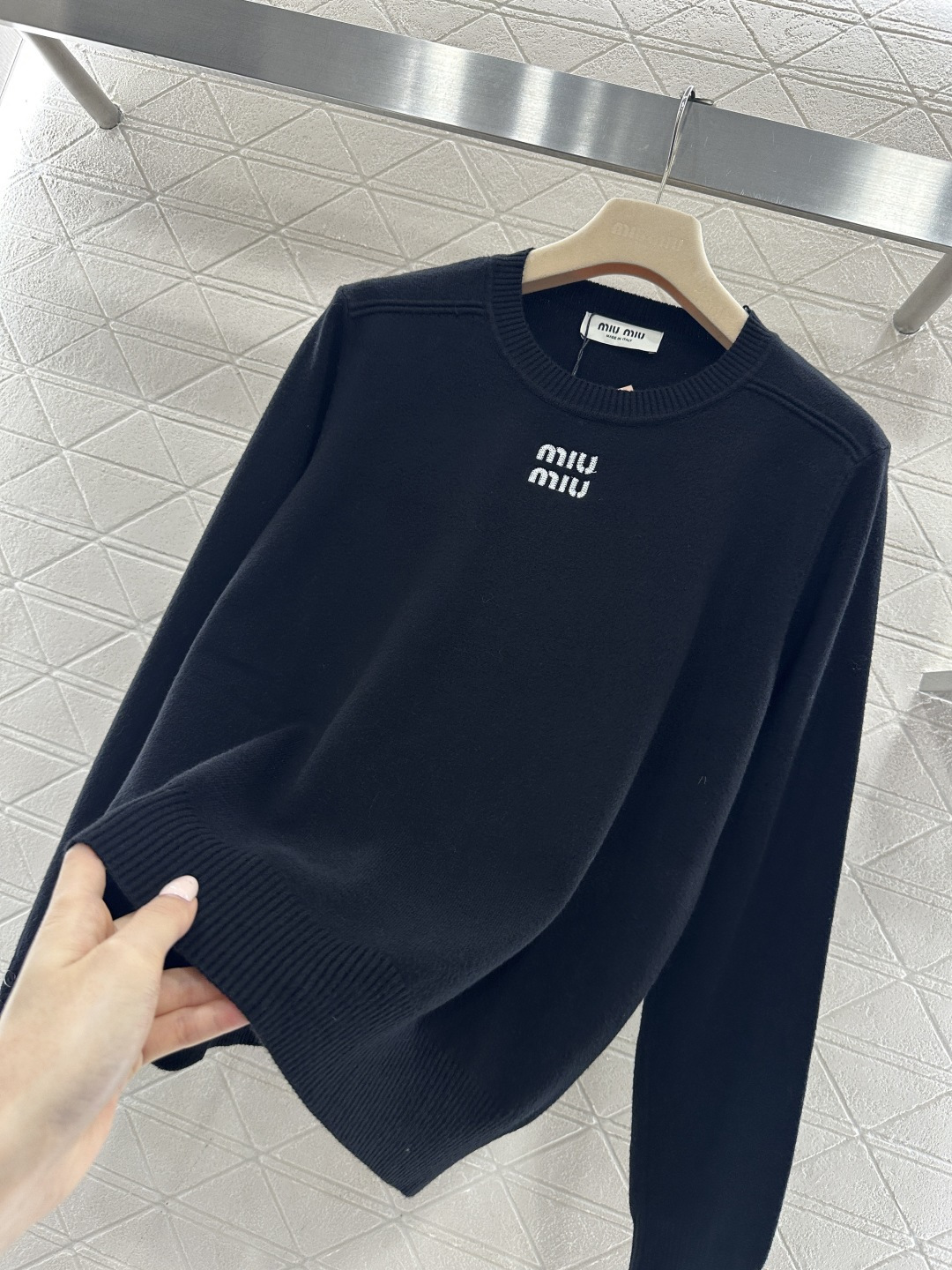 ♥Miumi*♥2026新品上架 圆领针织套头毛衣定制YB羊毛纱线织造，质感细腻，穿搭舒适，圆领针织套头