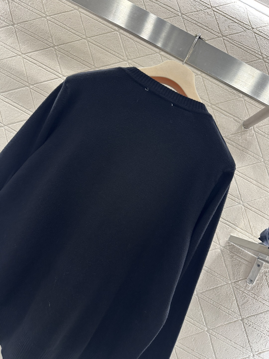 ♥Miumi*♥2026新品上架 圆领针织套头毛衣定制YB羊毛纱线织造，质感细腻，穿搭舒适，圆领针织套头