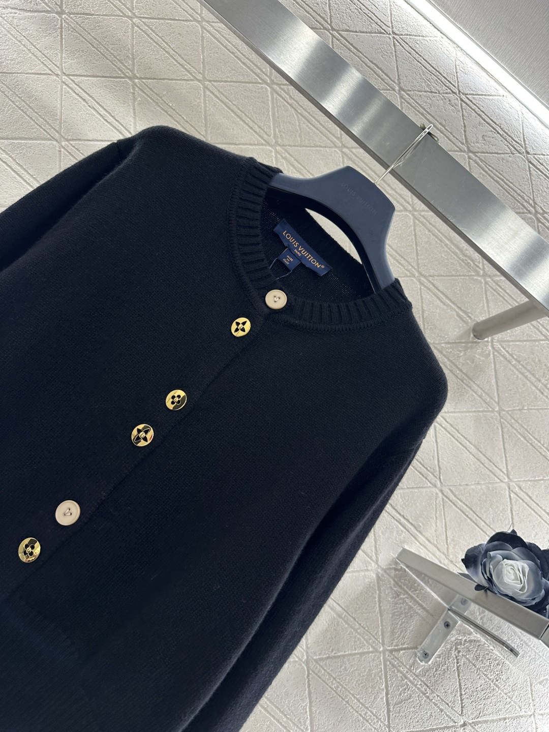 ♥Louis vuitto*♥2026新品上架 襟扣针织开衫定制YB羊毛纱线织造，密度细针织造，清晰毛感