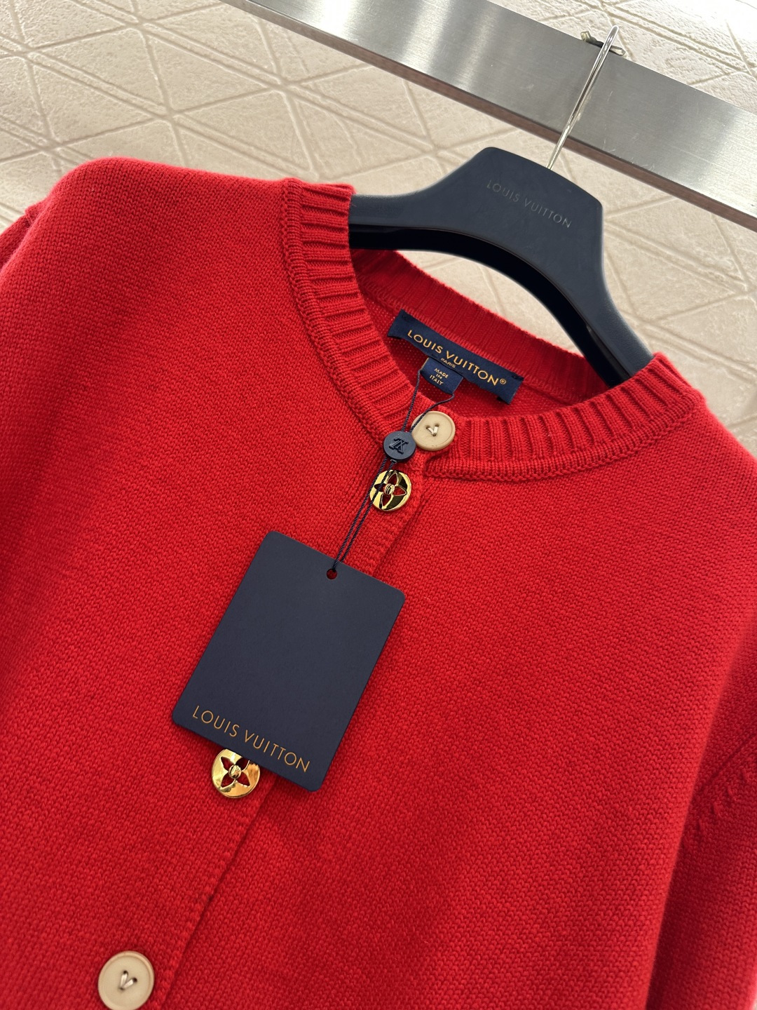 ♥Louis vuitto*♥2026新品上架 襟扣针织开衫定制YB羊毛纱线织造，密度细针织造，清晰毛感
