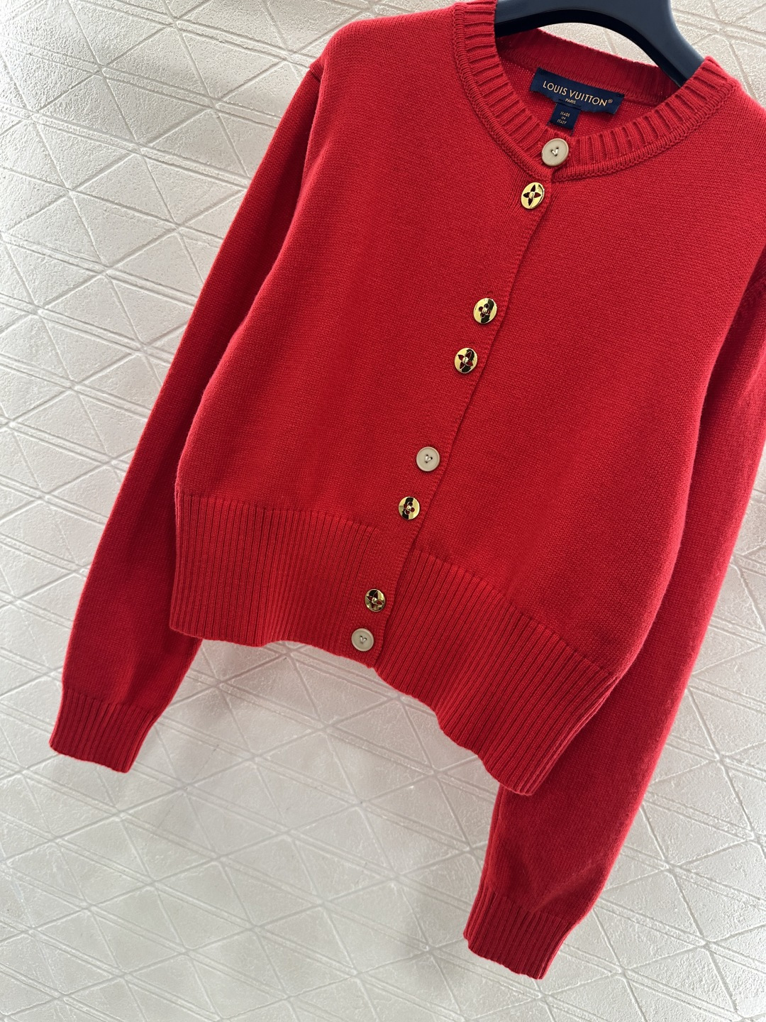 ♥Louis vuitto*♥2026新品上架 襟扣针织开衫定制YB羊毛纱线织造，密度细针织造，清晰毛感