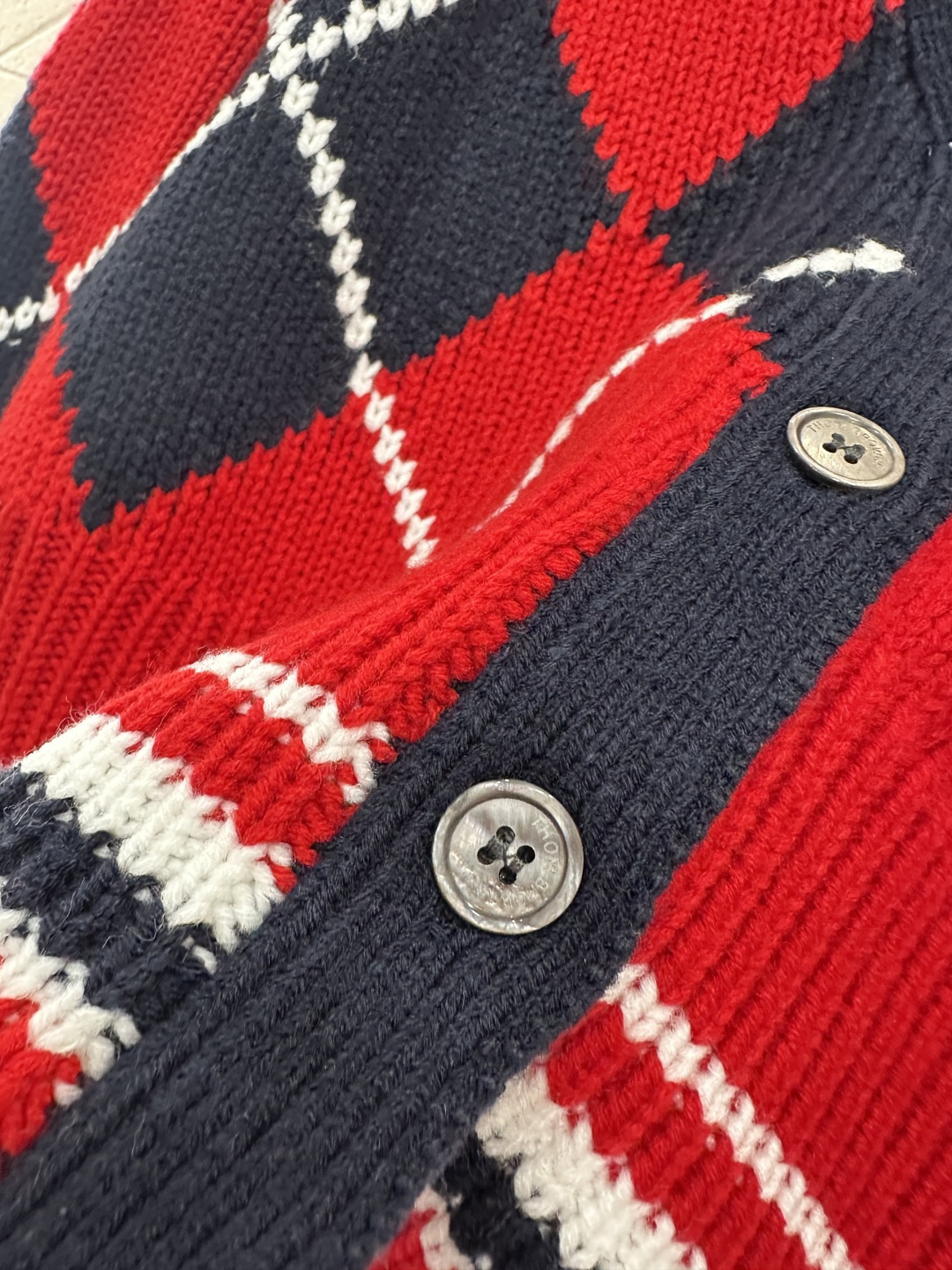 ♥Thom Brown*♥2026新品上架 学院格纹针织开衫定制YB羊毛纱线织造，质感细腻，穿搭舒适，宽