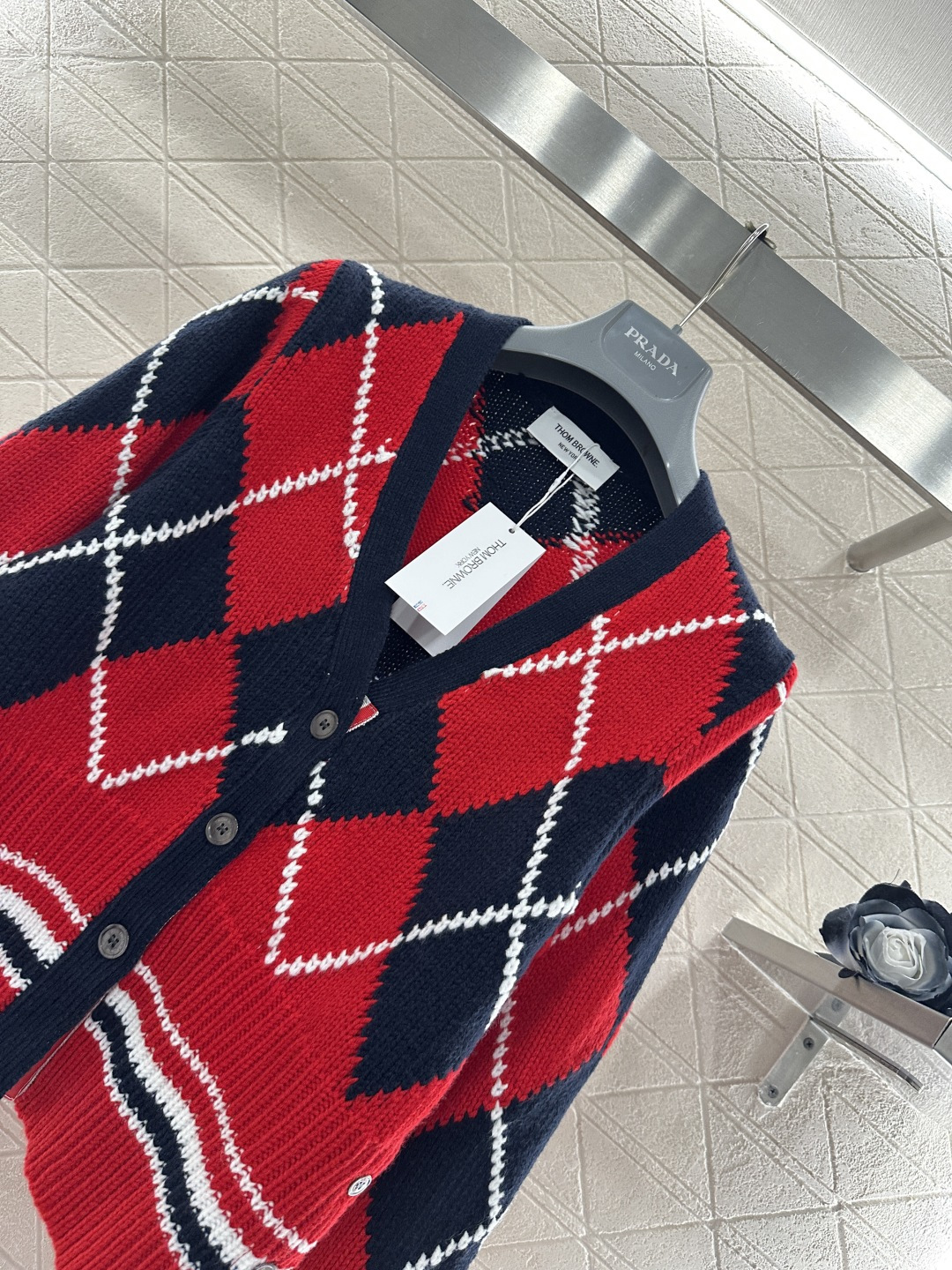 ♥Thom Brown*♥2026新品上架 学院格纹针织开衫定制YB羊毛纱线织造，质感细腻，穿搭舒适，宽