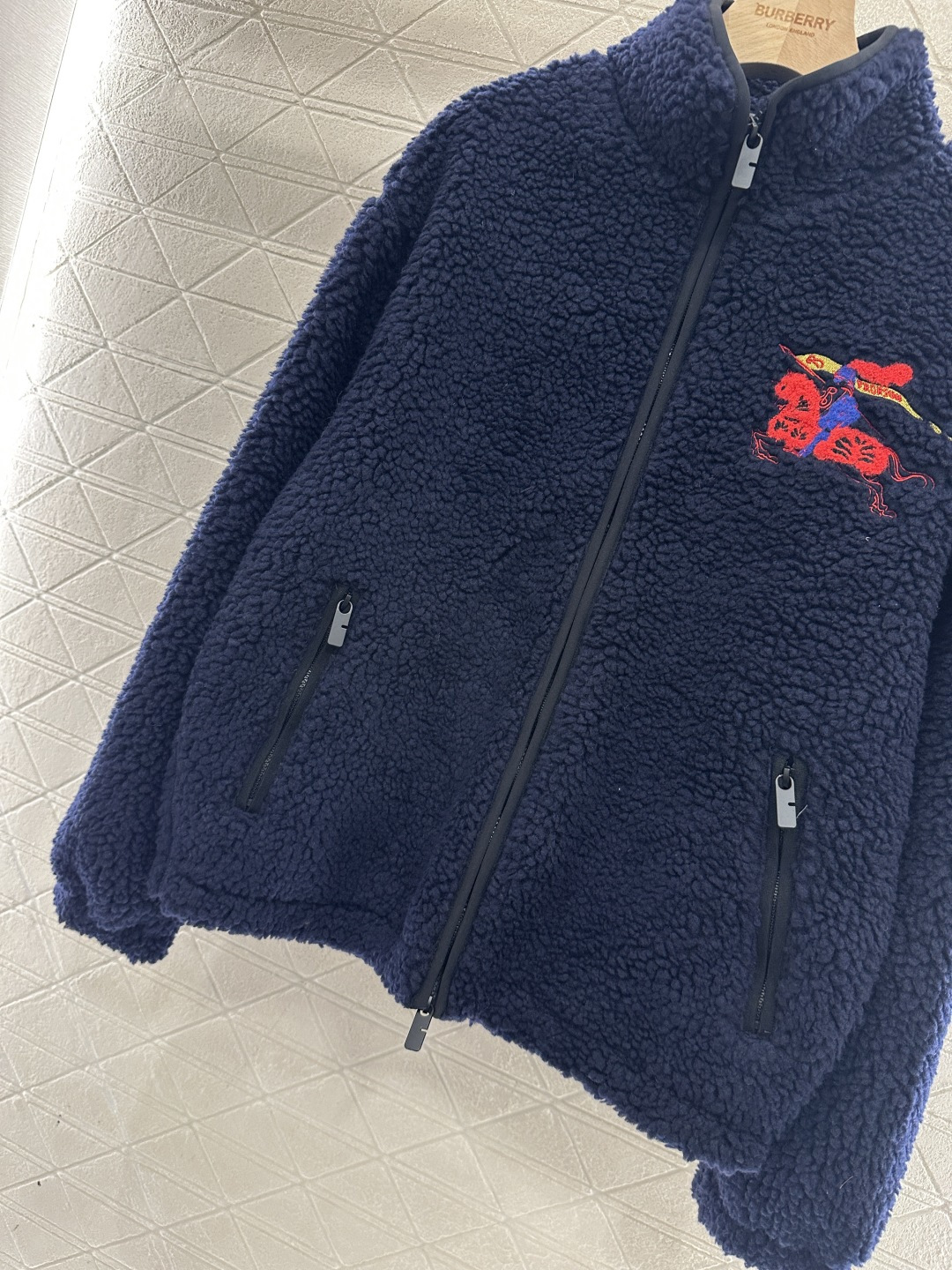 ♥BBR♥2026新品上架 贺岁立领泰迪毛绒外套新年贺岁系列#通体饰以泰迪毛绒材质，颗粒感十足的短绒肌理