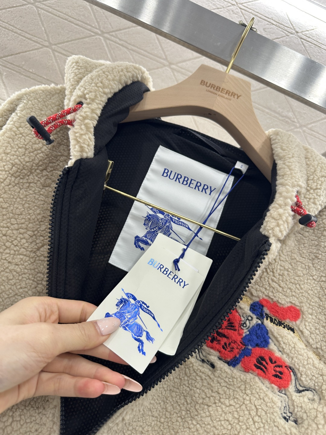 ♥BBR♥2026新品上架 贺岁连帽泰迪毛绒外套新年贺岁系列#通体饰以泰迪毛绒材质，颗粒感十足的短绒肌理