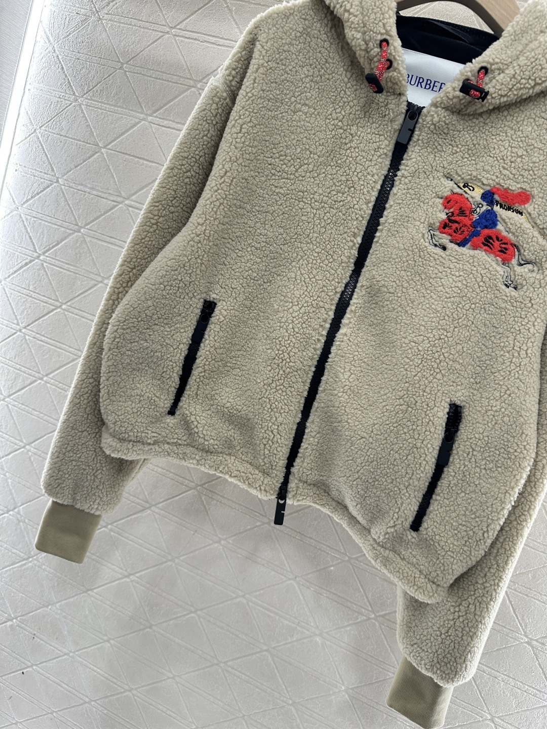 ♥BBR♥2026新品上架 贺岁连帽泰迪毛绒外套新年贺岁系列#通体饰以泰迪毛绒材质，颗粒感十足的短绒肌理