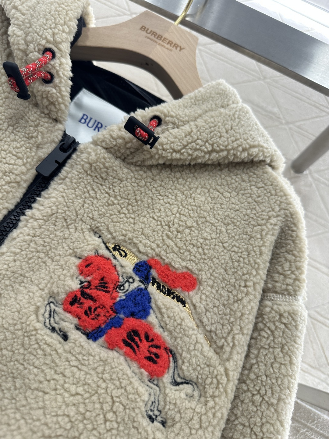 ♥BBR♥2026新品上架 贺岁连帽泰迪毛绒外套新年贺岁系列#通体饰以泰迪毛绒材质，颗粒感十足的短绒肌理