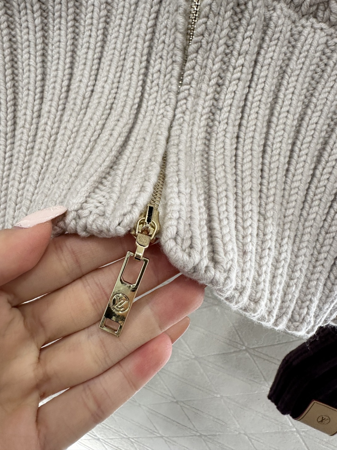 ♥Louis vuitto*♥2026新品上架 镂空翻领针织拉链外套定制YB羊毛纱线织造，穿搭舒适，质感