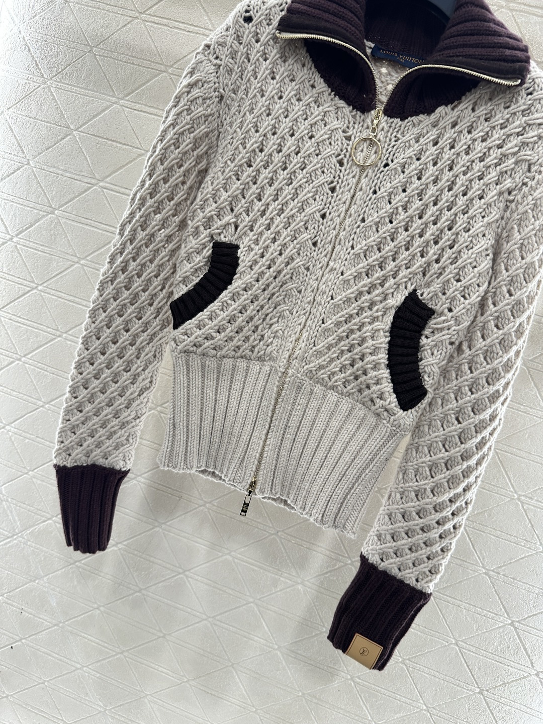 ♥Louis vuitto*♥2026新品上架 镂空翻领针织拉链外套定制YB羊毛纱线织造，穿搭舒适，质感