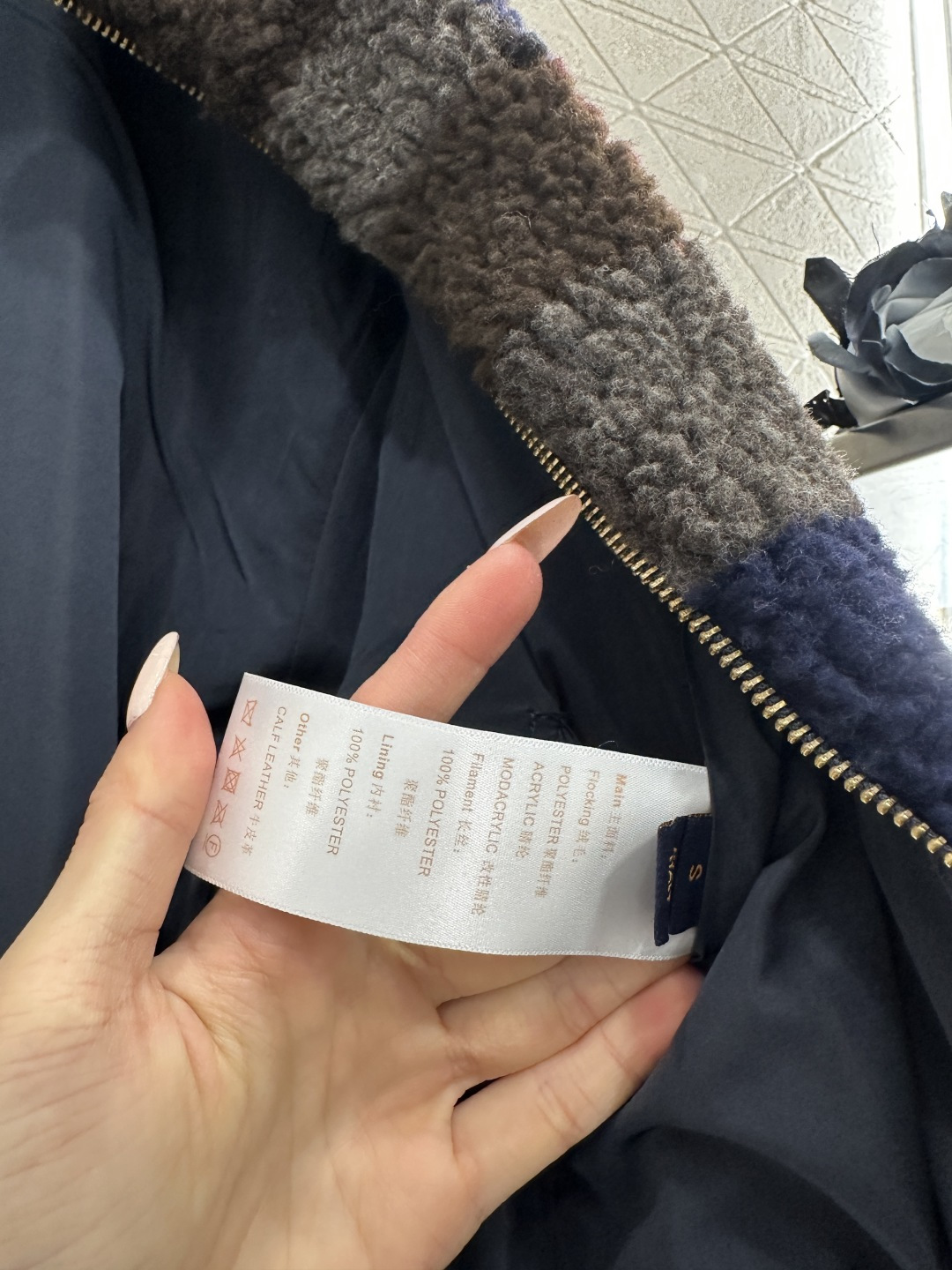 ♥Louis vuitto♥2026新品上架 立领撞色格纹泰迪毛绒外套通体饰以泰迪毛绒材质，颗粒感十足的