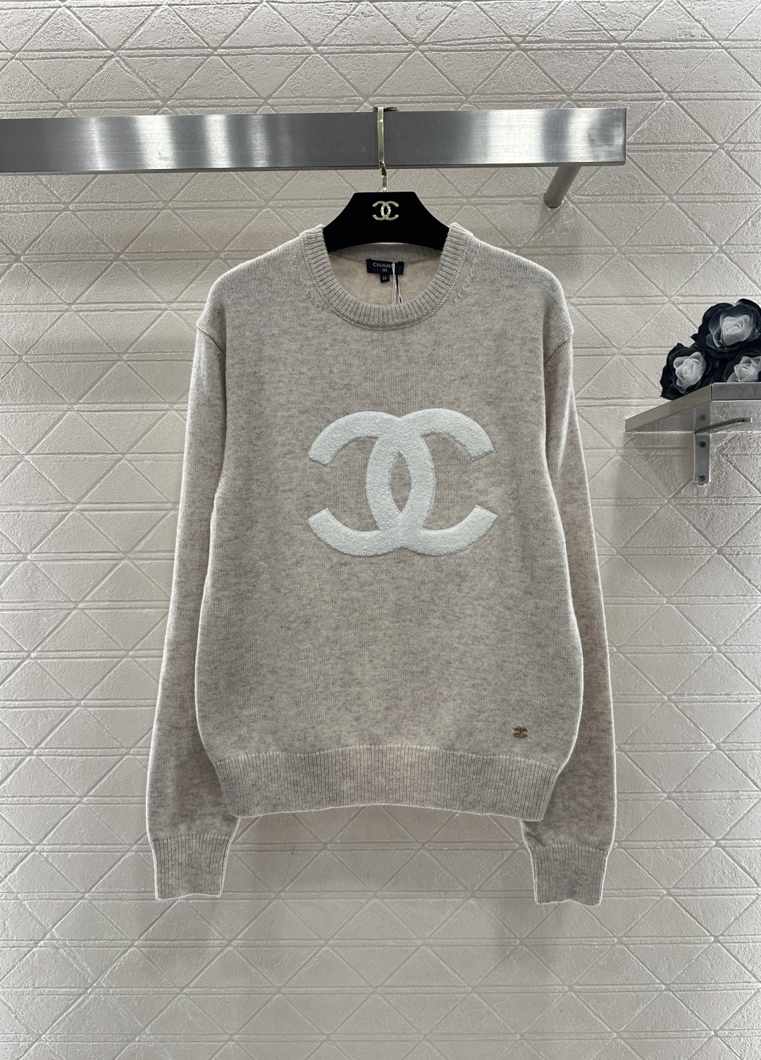 ♥Chane*♥2026新品上架 圆领简约徽标套头毛衣定制YB羊毛纱线织造，质感细腻，穿搭舒适，圆领针织