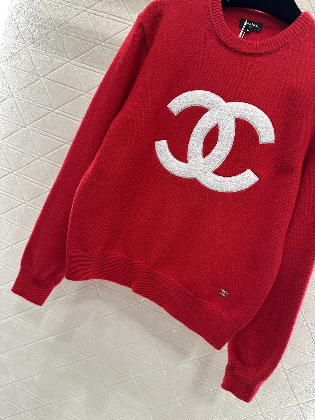 ♥Chane*♥2026新品上架 圆领简约徽标套头毛衣定制YB羊毛纱线织造，质感细腻，穿搭舒适，圆领针织