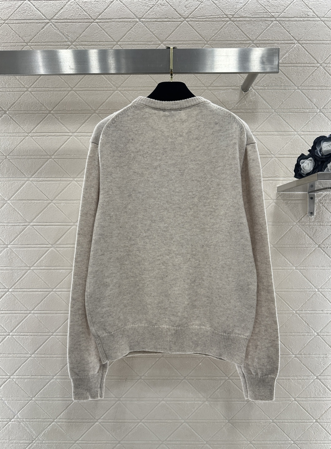 ♥Chane*♥2026新品上架 圆领简约徽标套头毛衣定制YB羊毛纱线织造，质感细腻，穿搭舒适，圆领针织