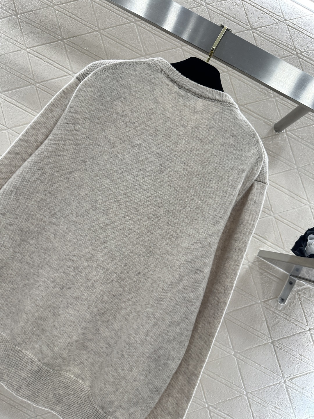 ♥Chane*♥2026新品上架 圆领简约徽标套头毛衣定制YB羊毛纱线织造，质感细腻，穿搭舒适，圆领针织