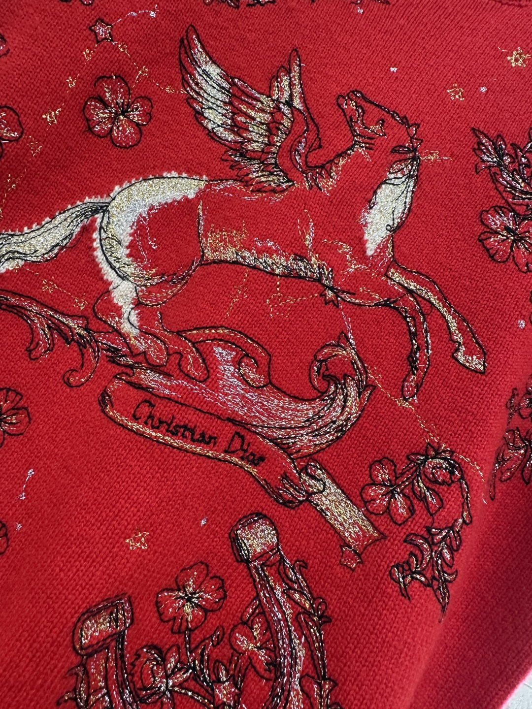 ♥Dio*♥2026新品上架 贺岁飞马刺绣针织短袖新年贺岁系列#定制YB羊绒纱线织造，质感高级，舒适柔软