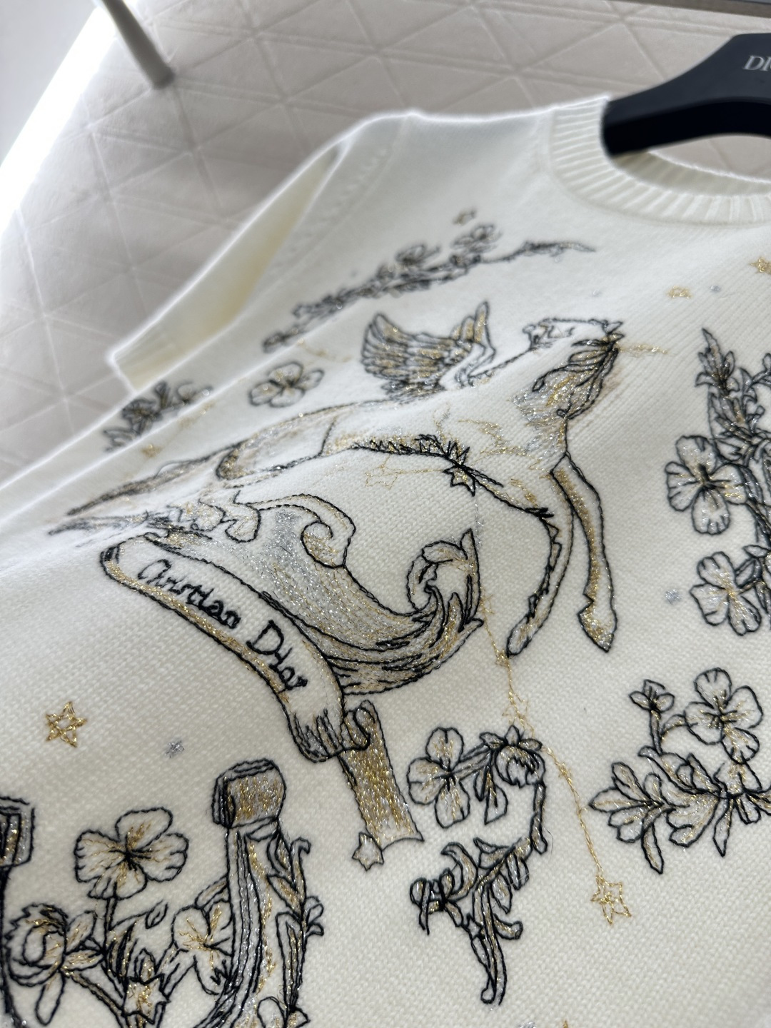 ♥Dio*♥2026新品上架 贺岁飞马刺绣针织短袖新年贺岁系列#定制YB羊绒纱线织造，质感高级，舒适柔软