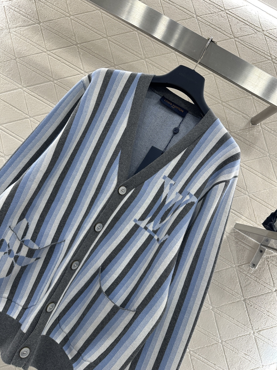 ♥Louis vuitto*♥2026新品上架 条纹廓形针织开衫定制YB羊毛纱线织造，密度细针织造，清晰