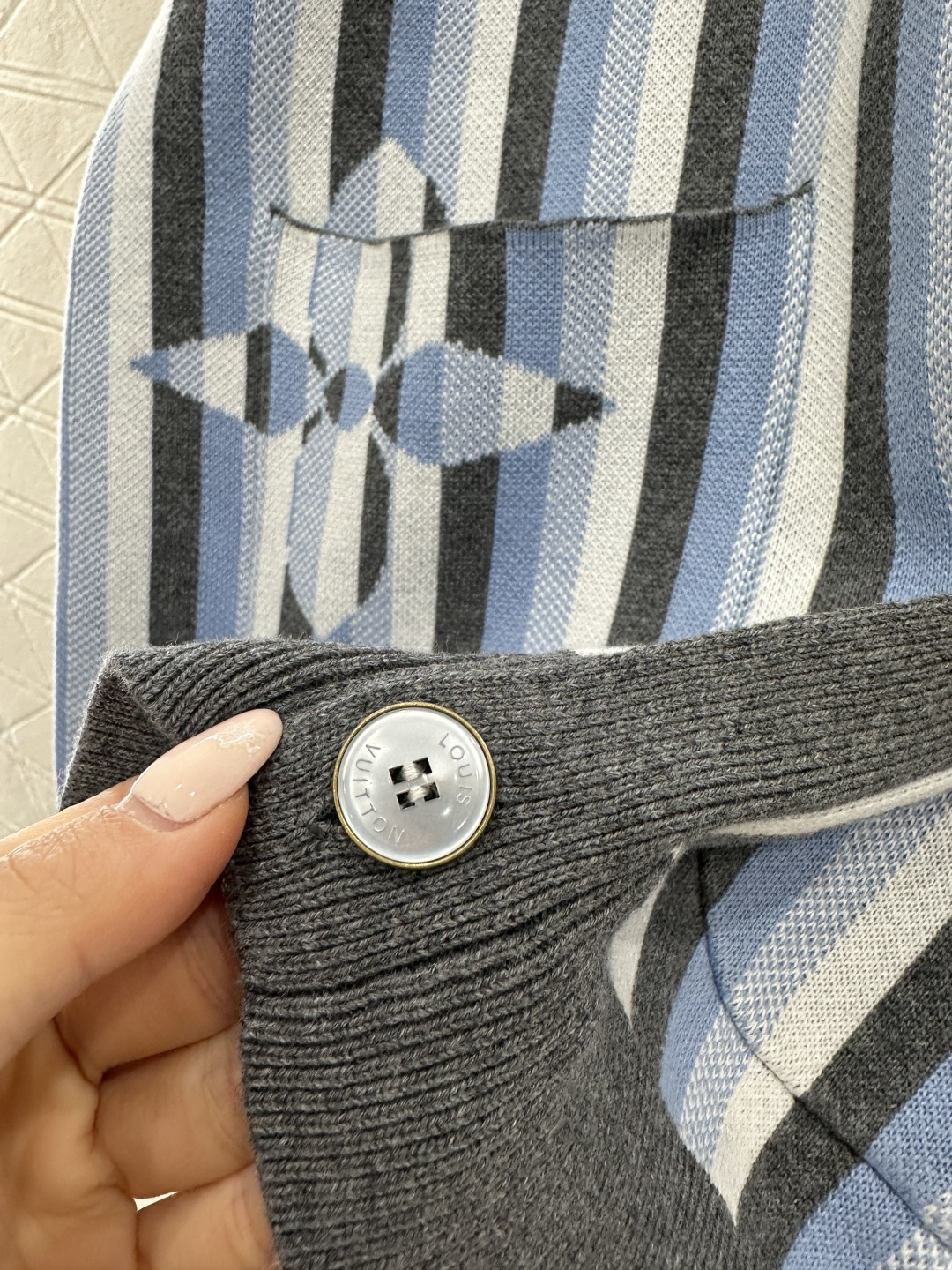 ♥Louis vuitto*♥2026新品上架 条纹廓形针织开衫定制YB羊毛纱线织造，密度细针织造，清晰