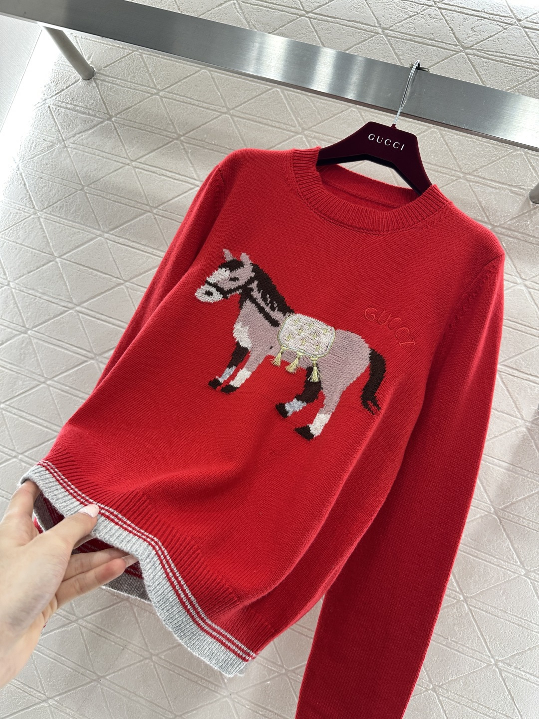 ♥Gucc*♥2026新品上架 贺岁提花马年针织毛衣新年贺岁系列#定制YB羊毛纱线织造，穿搭舒适，质感十